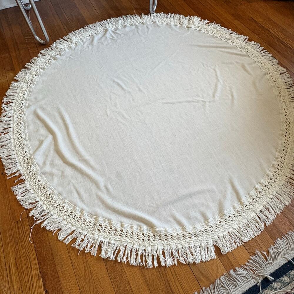Vintage Round Cream Tablecloth Crochet Fringe Boho Cottage Decor - Picture 4 of 9